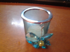 vela con vaso de cristal azul trasparente