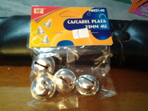 Set de 4 cascabeles plateados 23 mm.