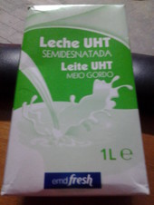 Leche Semi-desnatada.  EMDFRESH 1L.
