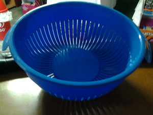 Escurridor de plástico azul