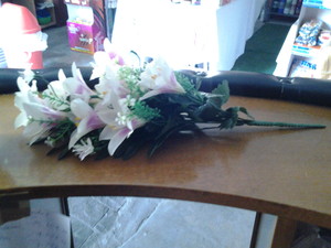 Ramo flores con campanillas lilas y blancas