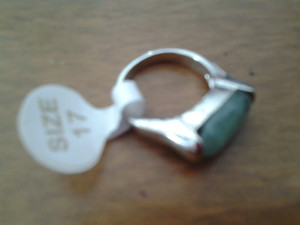 Anillo Plateado con piedra verde claro