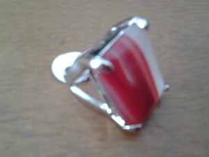Anillo Plateado con piedra burdeos y rosa